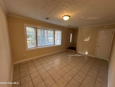 422-B  E. LEONARD STREET  (6)