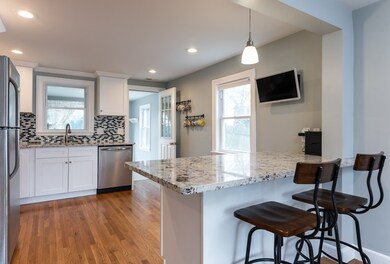 14 Wakefield Ave, Wakefield, MA 01880 - photo 2