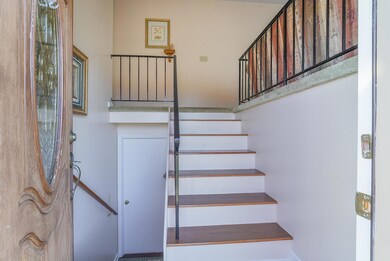 100 Wagon entry foyer