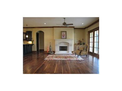 Stunning great rm w/ wide plank wood floors & ADI 