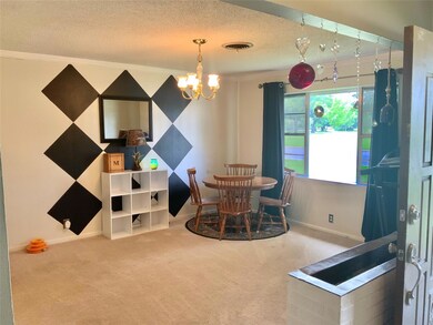 304 Elmwood St, Gainesville, TX 76240 - photo 2