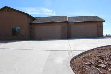 4 CAR GARAGE & CONCRETE DRIVEWAY