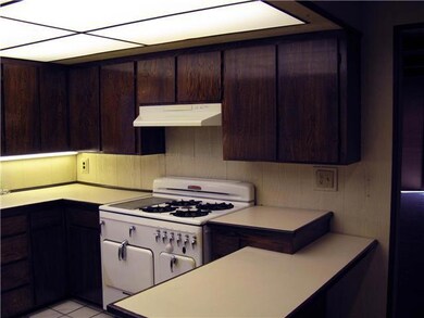 Kitchen. Breakfast bar, classic Chambers gas range