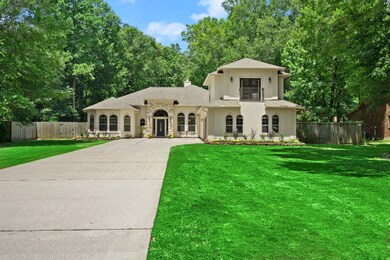 Long driveway with plenty of parking
