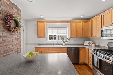 30 Dolloff Ave, Beverly, MA 01915 - photo 5