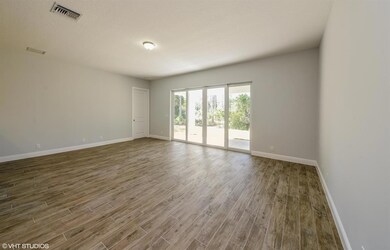 04_1685686thStreetN_3_FamilyRoom_HiRes