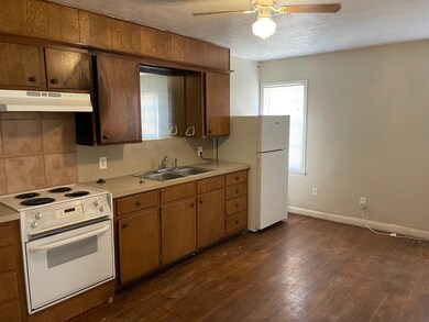 2411 22nd St unit B, Lubbock, TX 79411 - photo 3