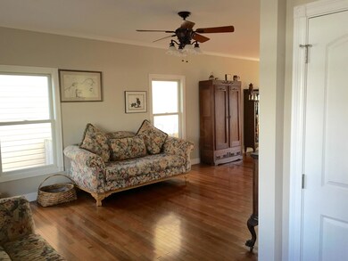 253 E Gates Living Room