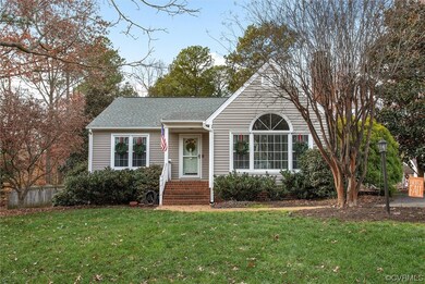 View of front of property featuring a front lawn