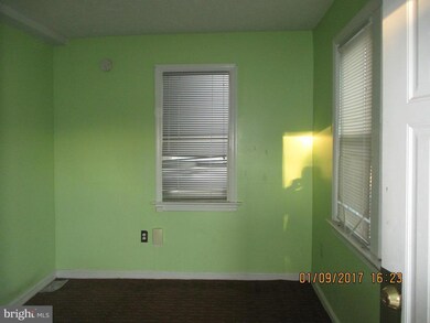 815 Glacier Ave, Capitol Heights, MD 20743 - photo 2