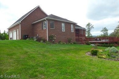 362 Mountain Shadows Dr, Purlear, NC 28665 - photo 4