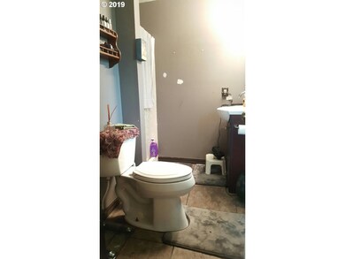 771 NW Yamhill St, Sheridan, OR 97378 - photo 7