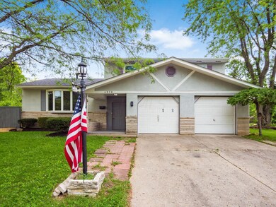 4938 Almont Dr, Columbus, OH 43229 - photo 2