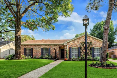 10019 Overbrook Ln, Houston, TX 77042 - photo 2