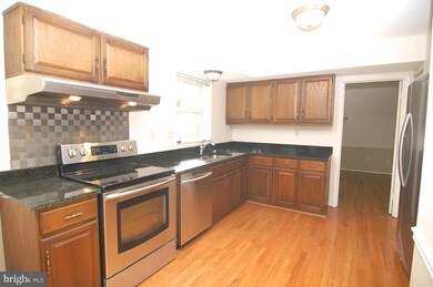 12624 Lamp Post Ln, Potomac, MD 20854 - photo 4