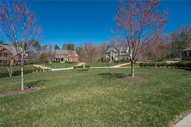 This beautiful common park is just a few steps fro