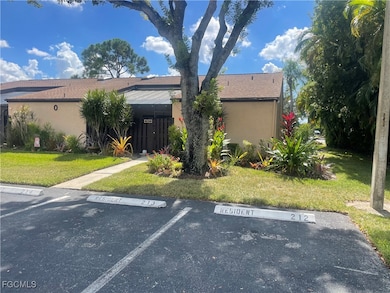 7165 Almendro Terrace unit 3, Fort Myers, FL 33907 - photo 4