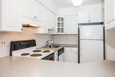 Greenwich Green unit 409, Old Greenwich, CT 06870 - photo 5