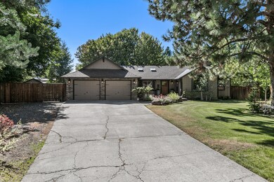21065 Lost Valley Ct, Bend, OR 97702 - photo 2