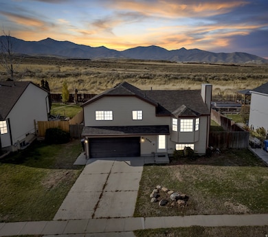 Beautiful home, great view of the west Oquirrh mountains, including spacious driveway, 2 car garage and yard!