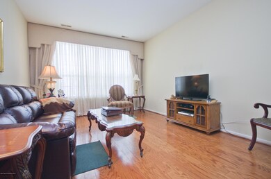 4 Living Room.jpg