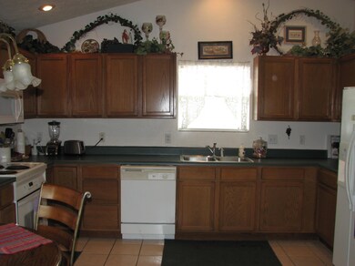 808 E Southridge Kitchen 043
