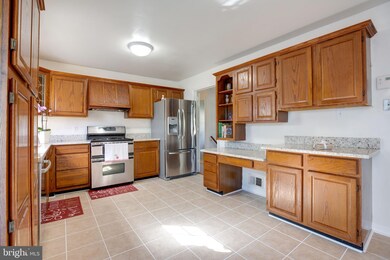 8001 Log Cabin Ct, Springfield, VA 22153 - photo 6