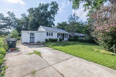 Ranch-style house with a front yard