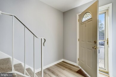 9527 Saluda Ct, Lorton, VA 22079 - photo 3