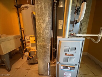 23755 Banbury Cir unit 15, Cleveland, OH 44128 - photo 4