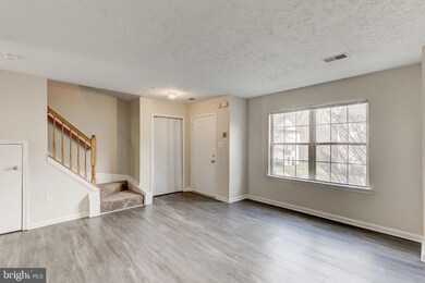 7169 Mahogany Dr, Hyattsville, MD 20785 - photo 3