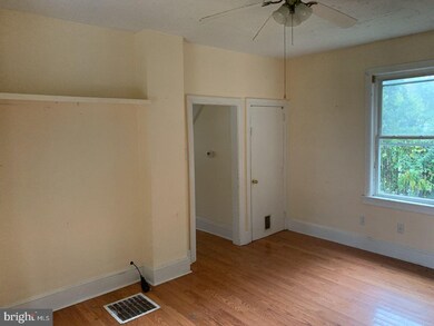 421 W 3rd St, Palmyra, NJ 08065 - photo 3