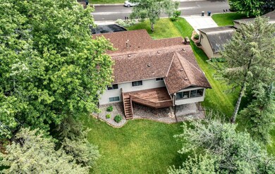 3102 Red Oak Cir N Burnsville-large-003-002-Back of House-1500x951-72dpi.jpg