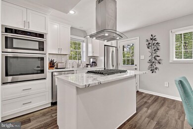 6913 Kenyon Dr, Alexandria, VA 22307 - photo 7