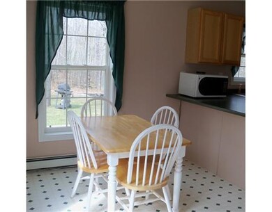 Kitchen. Eat-in