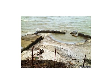 5579 E Lake Rd, Sheffield Lake, OH 44054 - photo 5