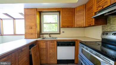 2121 Hemlock Rd, Norristown, PA 19403 - photo 5