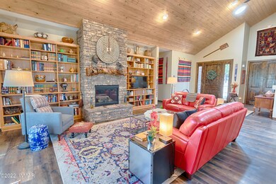 005_Living Room