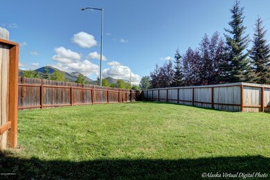 HUGE, PRIVATE, Fenced Yard