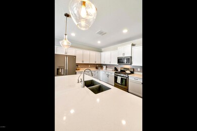 2693 Dani-008-15-DLB 9733-MLS_Size
