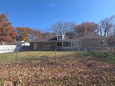 403 N Fair St, Olney, IL 62450 - photo 2