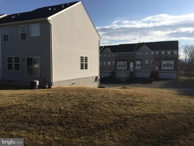 10332 Lantern Ln, Hagerstown, MD 21740 - photo 4