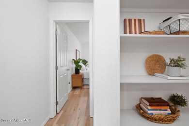 2810WSTRAWBERRYLN-08562