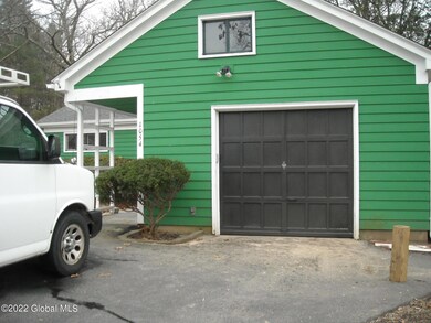 1054 Hickory Rd, Schenectady, NY 12309 - photo 3