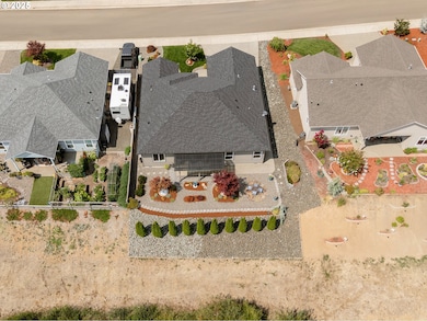 832 Sand Pines Ave, Sutherlin, OR 97479 - photo 5