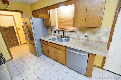 1208 SW 14th Ct, Wagoner, OK 74467 - photo 7