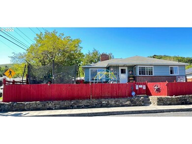 1628 E 13th St, the Dalles, OR 97058 - photo 2