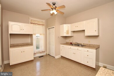 138 E Washington St, Hagerstown, MD 21740 - photo 5