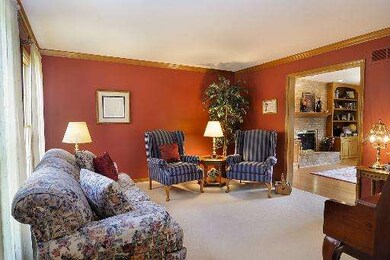 675 Bluegrass Dr, Wheaton, IL 60189 - photo 2