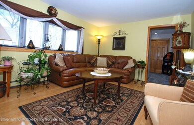 68 Avondale St, Valley Stream, NY 11581 - photo 6